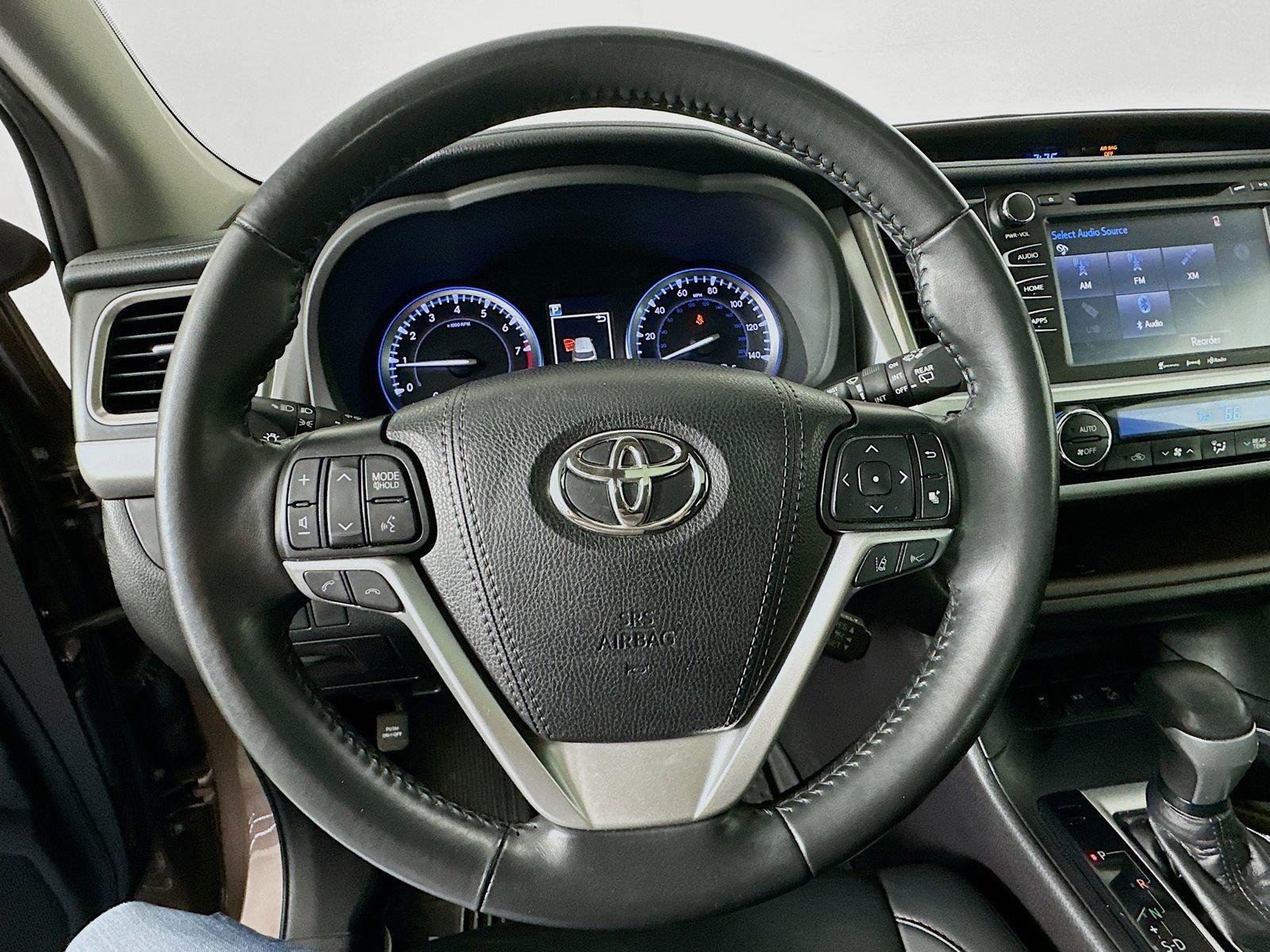 Certified 2019 Toyota Highlander XLE AWD/4WD image 11