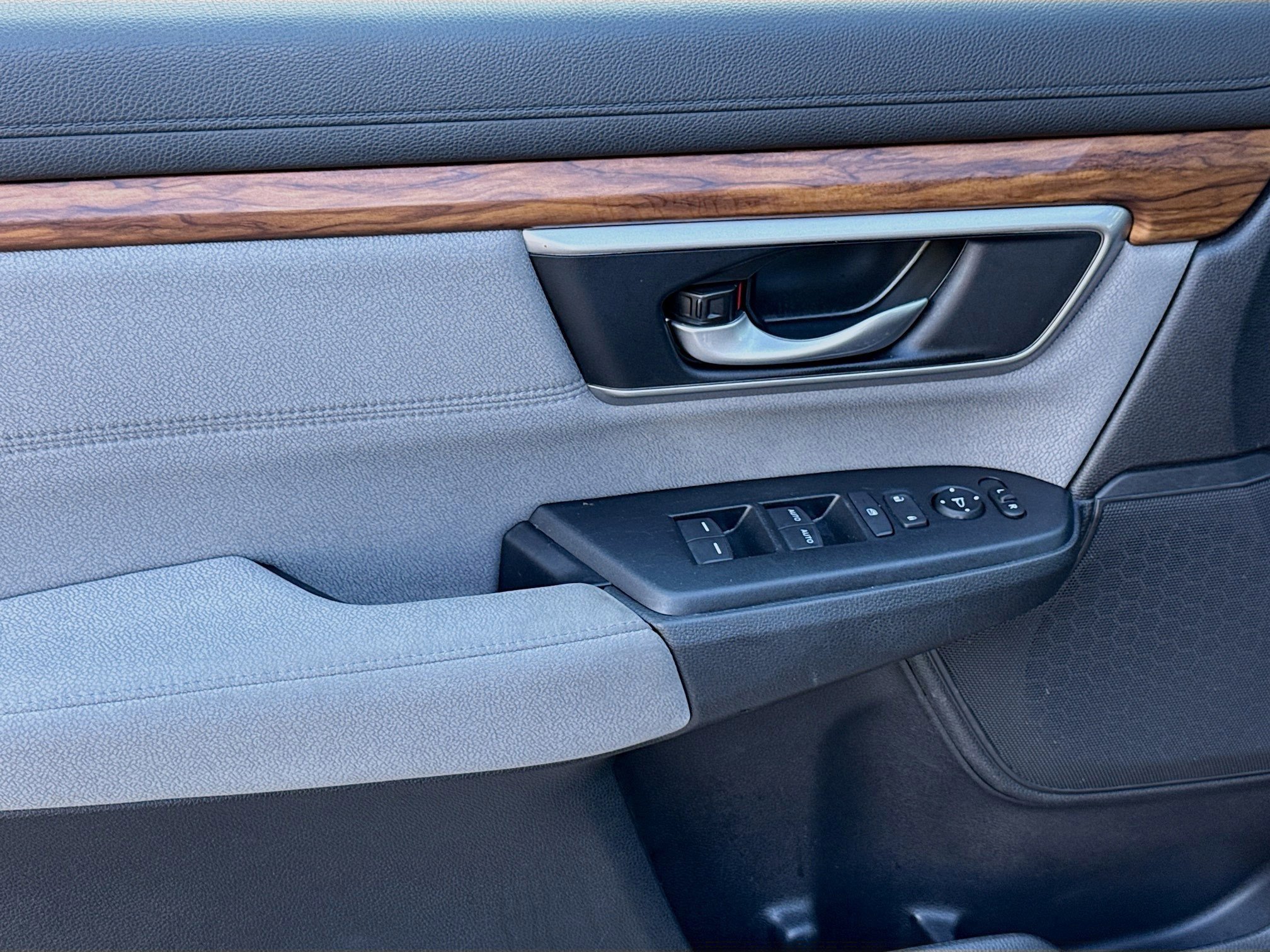 Used 2022 Honda CR-V EX image 16