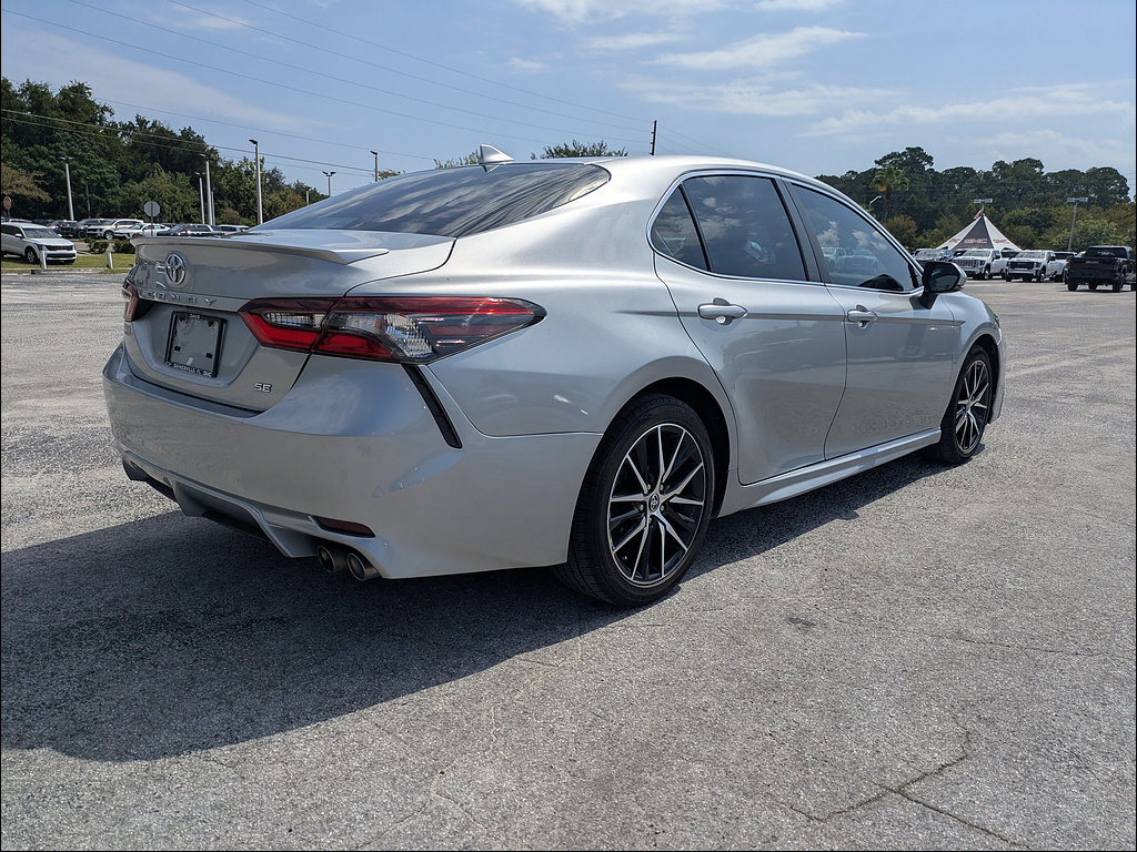 Used 2022 Toyota Camry SE w/ Audio Upgrade Package FWD image 5