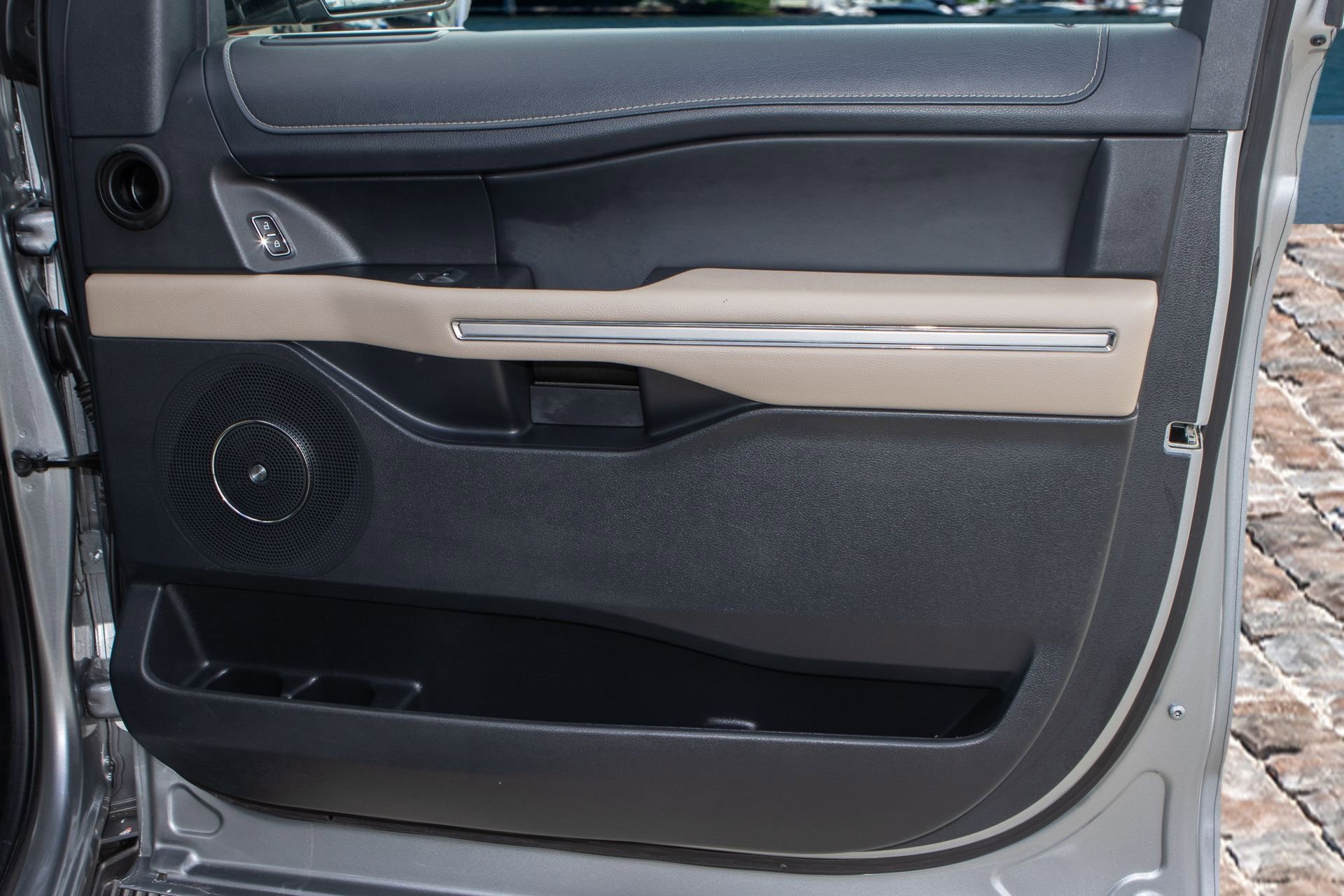 Used 2024 Ford Expedition Limited image 14