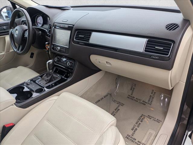 Used 2013 Volkswagen Touareg Sport image 18