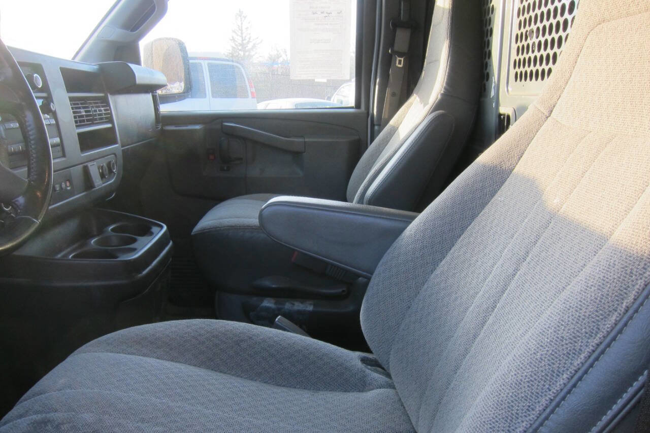 Used 2020 Chevrolet Express 3500 w/ Driver Convenience Package image 8