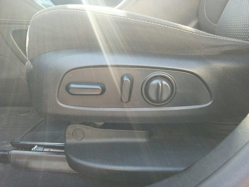 Used 2021 GMC Acadia SLE w/ Driver Convenience Package FWD image 19