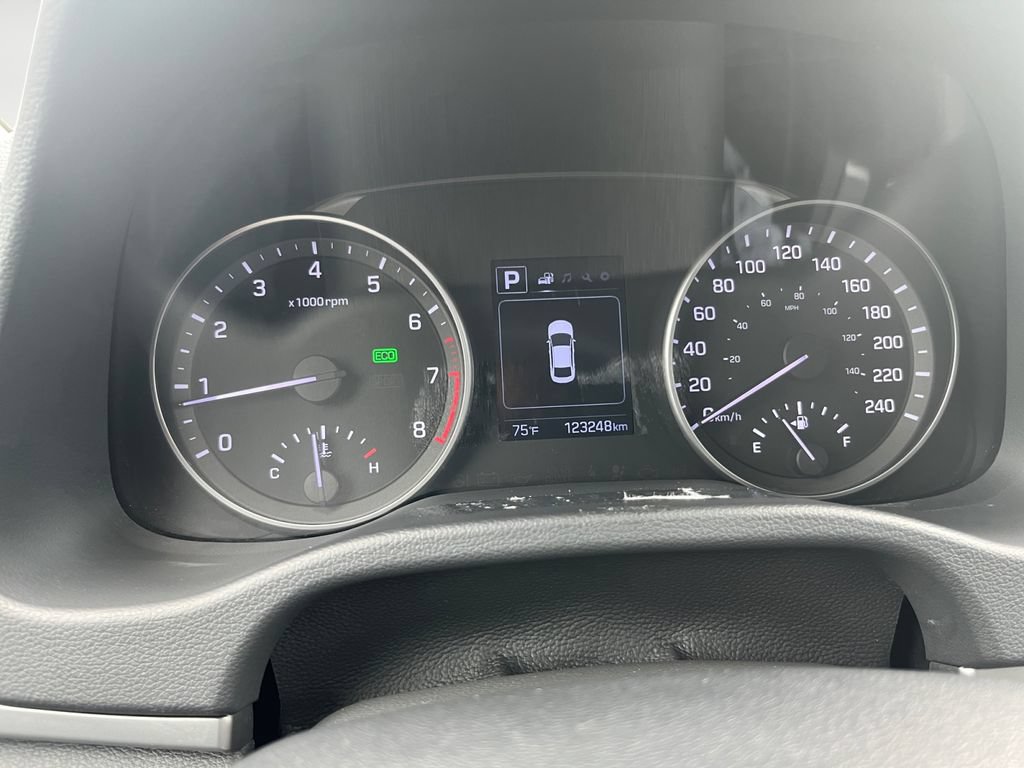 Used 2017 Hyundai Elantra Sedan FWD image 18