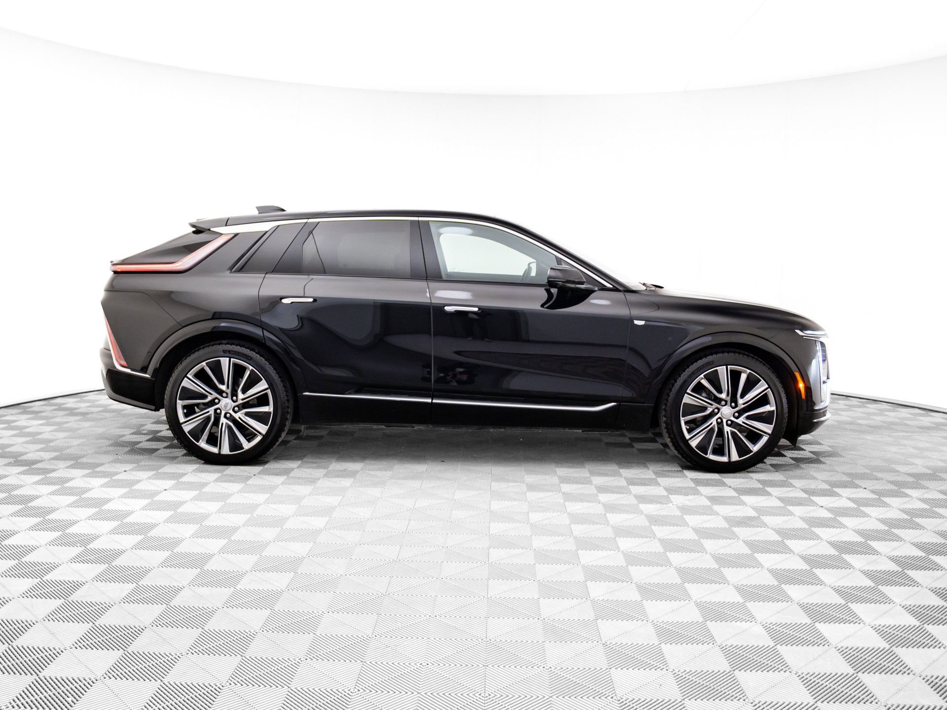 Certified 2025 Cadillac Lyriq Luxury image 7