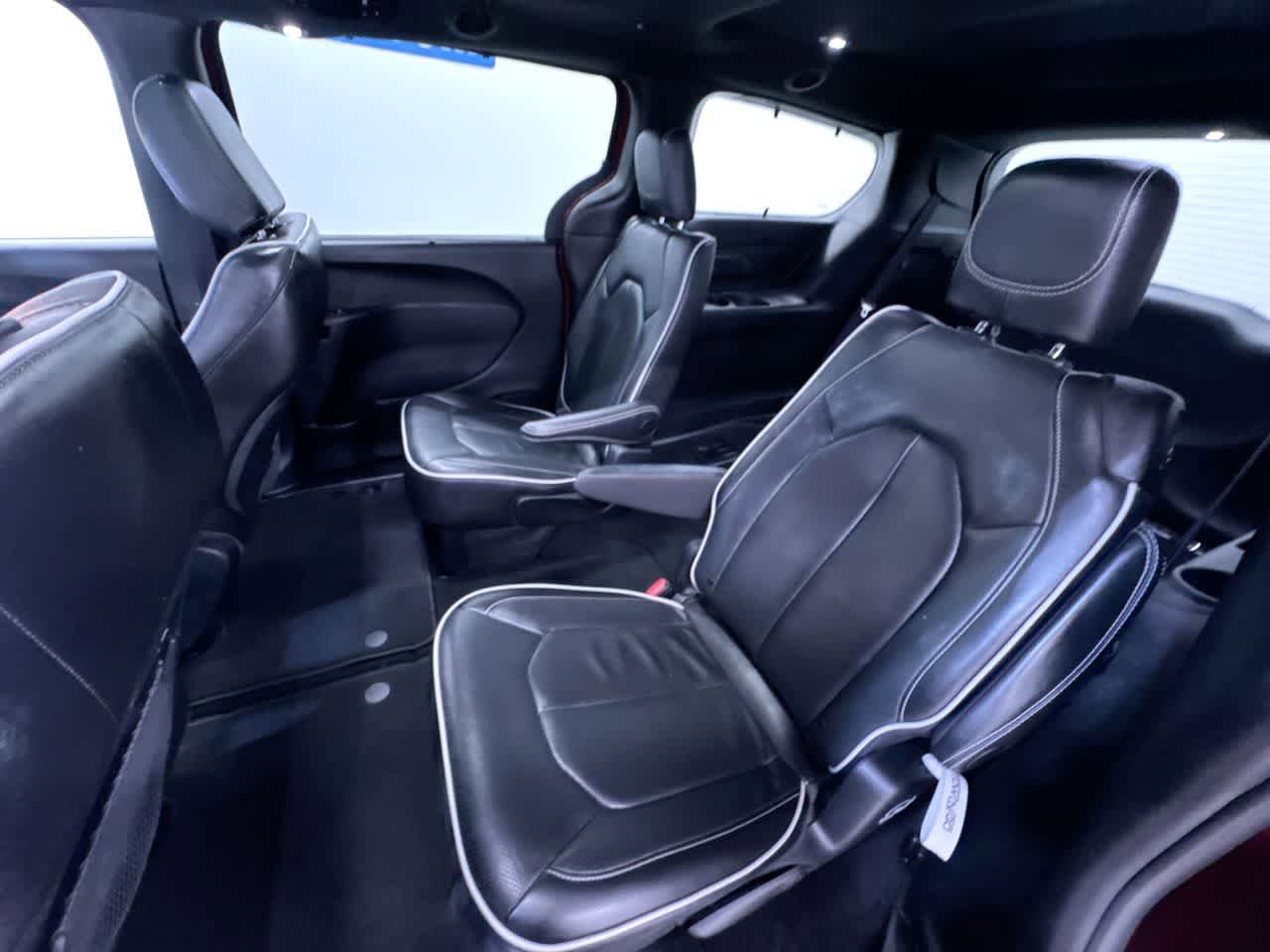 Used 2025 Chrysler Pacifica Limited FWD image 39