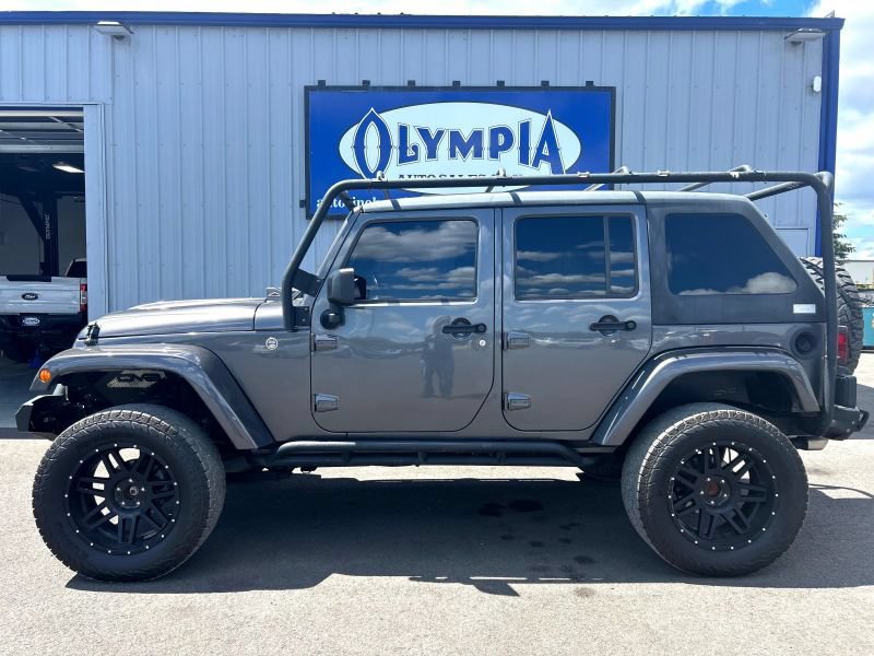 Used 2017 Jeep Wrangler Unlimited Sahara w/ Max Tow Package AWD/4WD image 1