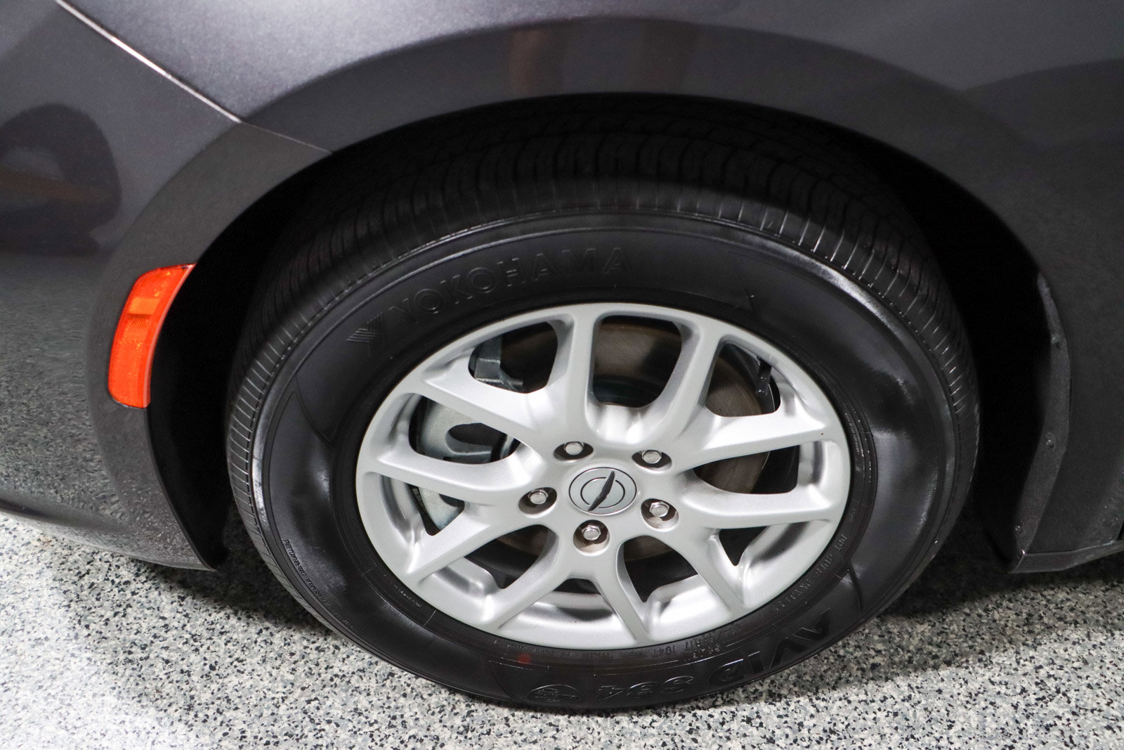 Used 2023 Chrysler Pacifica Touring-L image 11