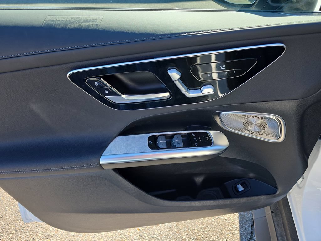 New 2025 Mercedes-Benz GLC 300 4MATIC image 11