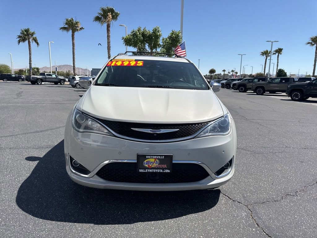 Used 2017 Chrysler Pacifica Limited w/ UConnect Theater Package FWD image 3