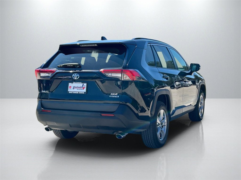 Used 2022 Toyota RAV4 XLE image 5