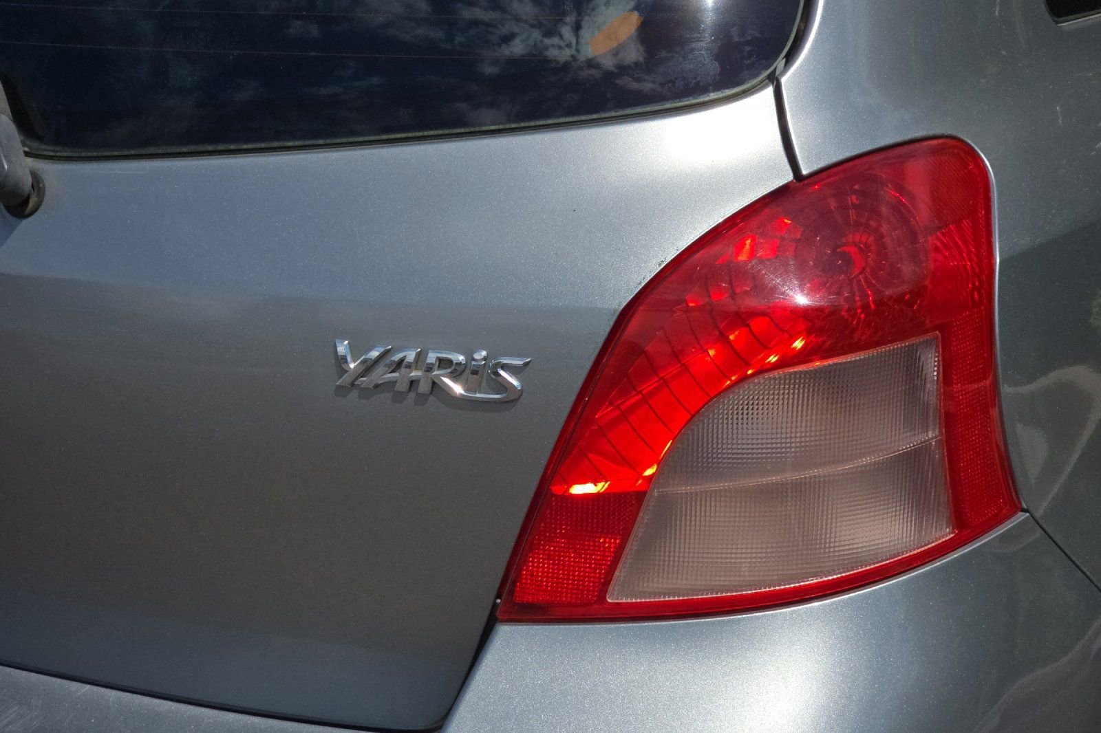 Used 2007 Toyota Yaris 2-Door Hatchback FWD image 25