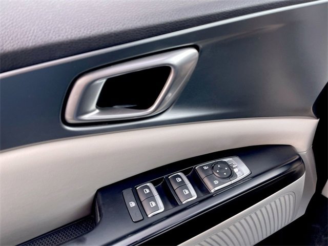 Used 2024 Kia Carnival LX image 13