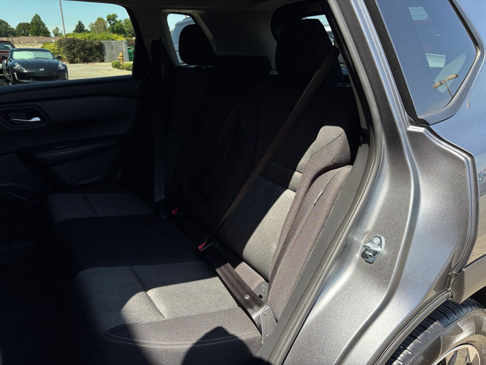 Used 2025 Nissan Rogue SV FWD image 38