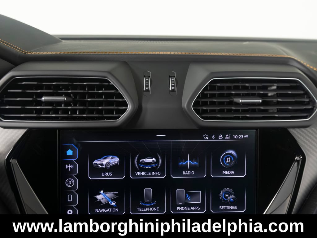 Used 2024 Lamborghini Urus Performante AWD/4WD image 25