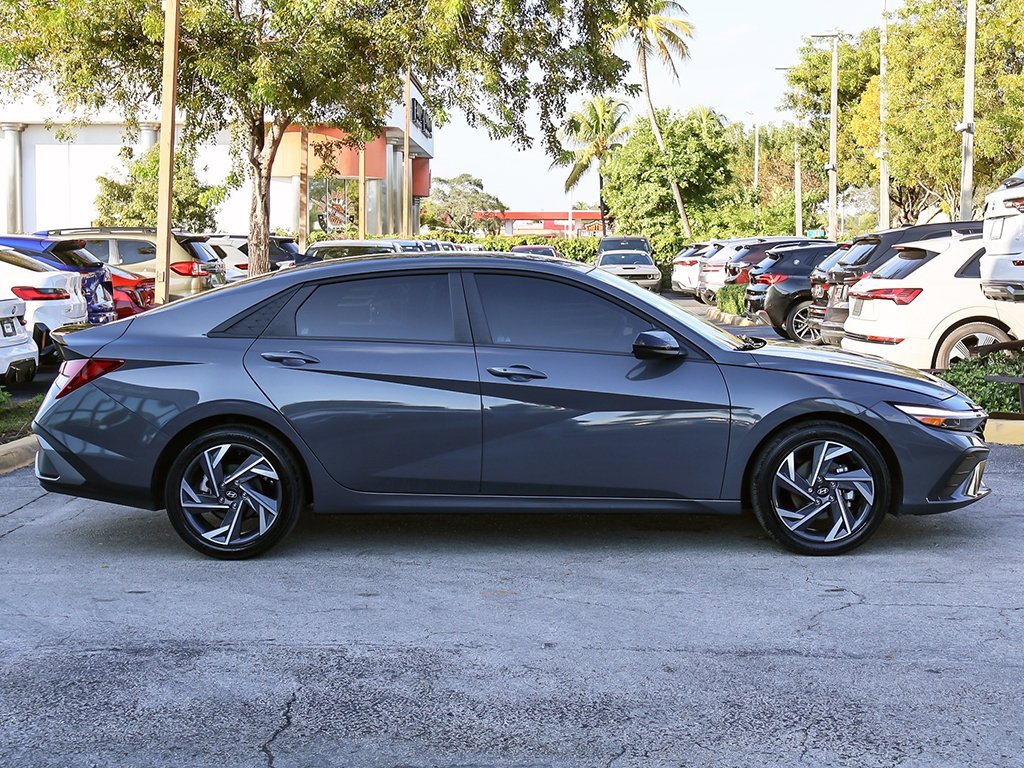 Used 2025 Hyundai Elantra Sport w/ Cargo Package image 13
