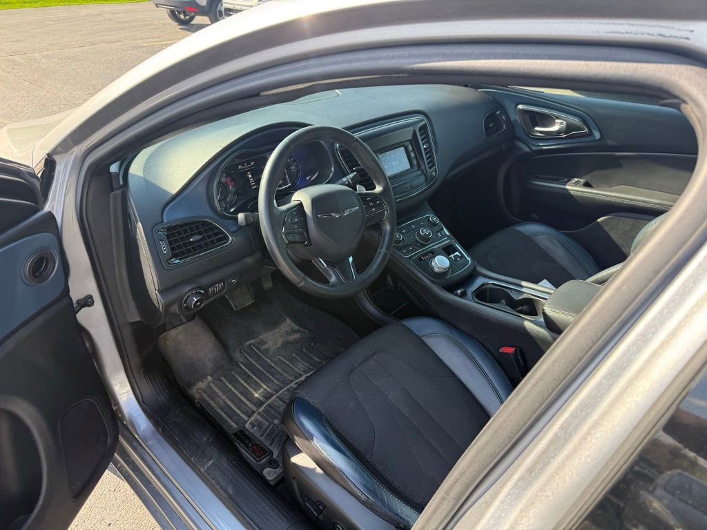 Used 2016 Chrysler 200 S w/ Comfort Group FWD image 7