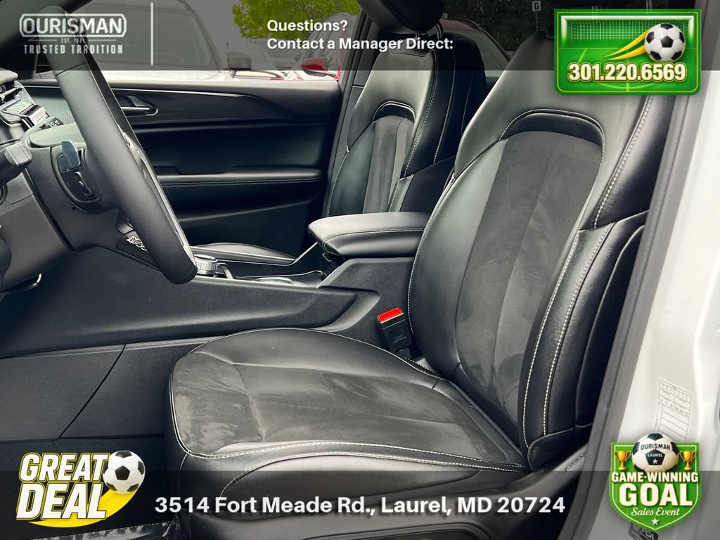 Used 2025 Jeep Grand Cherokee Altitude AWD/4WD image 6