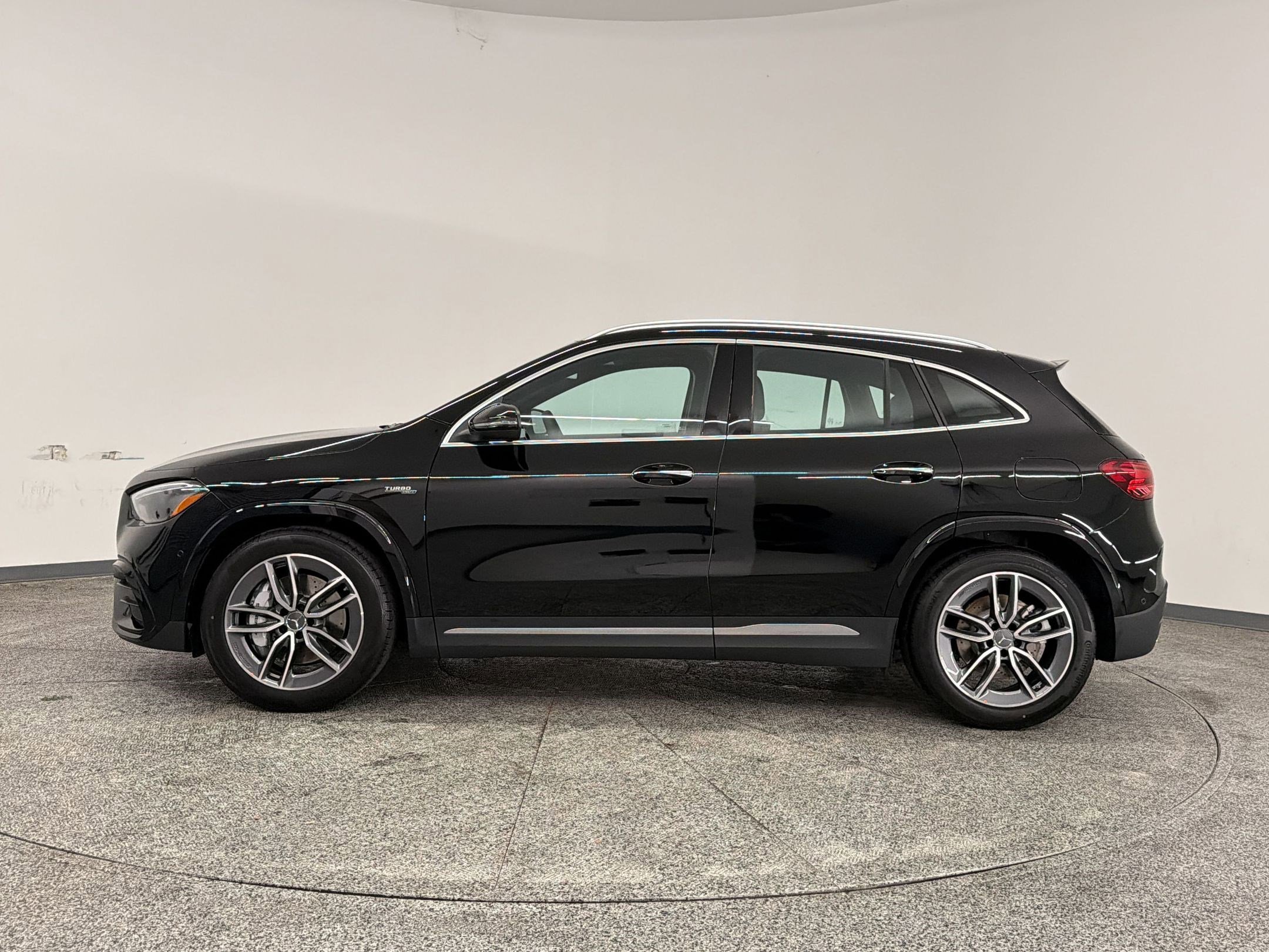 New 2026 Mercedes-Benz GLA 35 AMG 4MATIC image 2