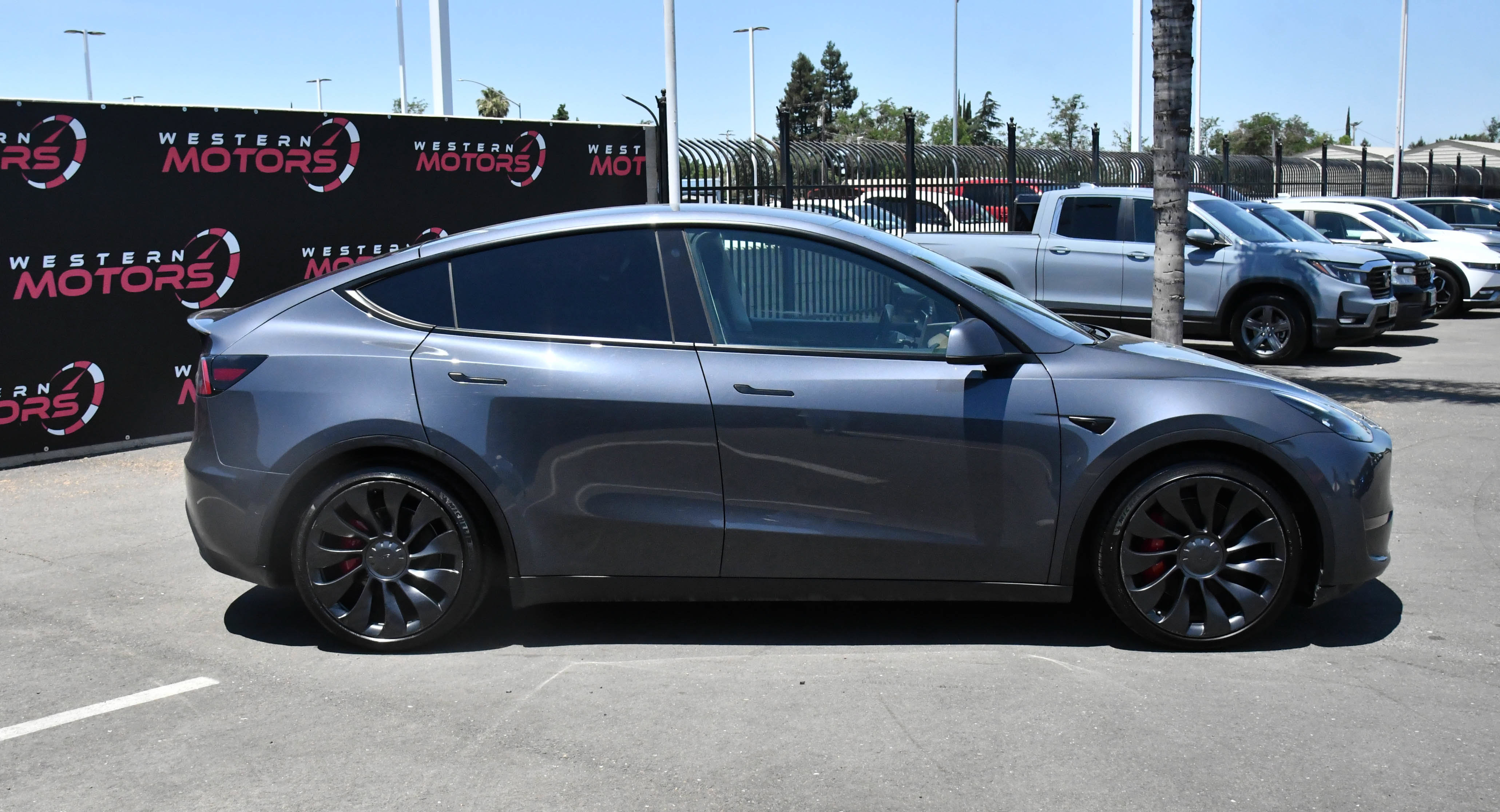 Used 2022 Tesla Model Y Performance AWD/4WD image 9