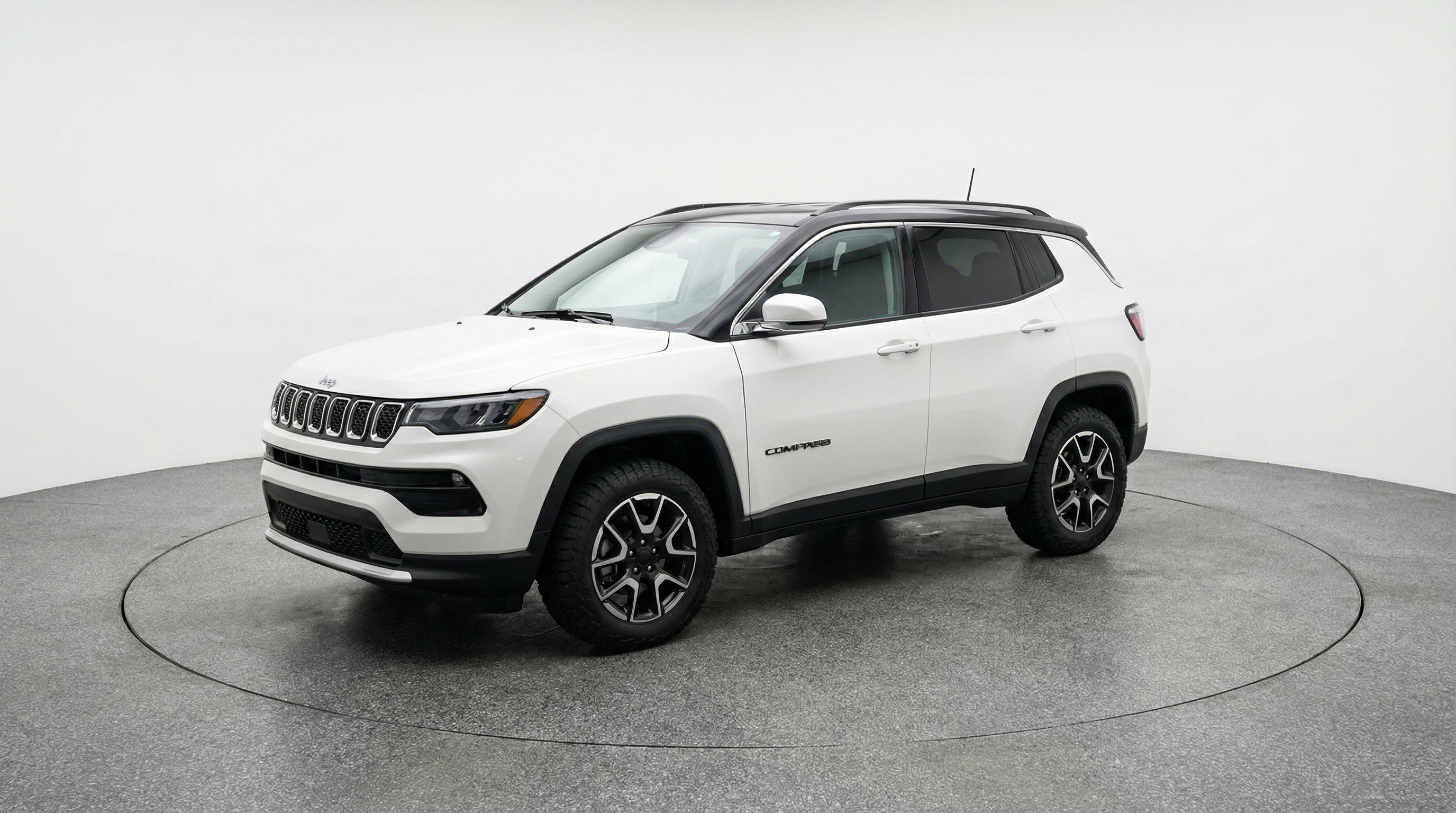 Used 2025 Jeep Compass Trailhawk image 3