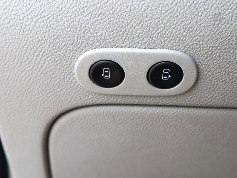 Used 2010 Chevrolet HHR LS FWD image 17