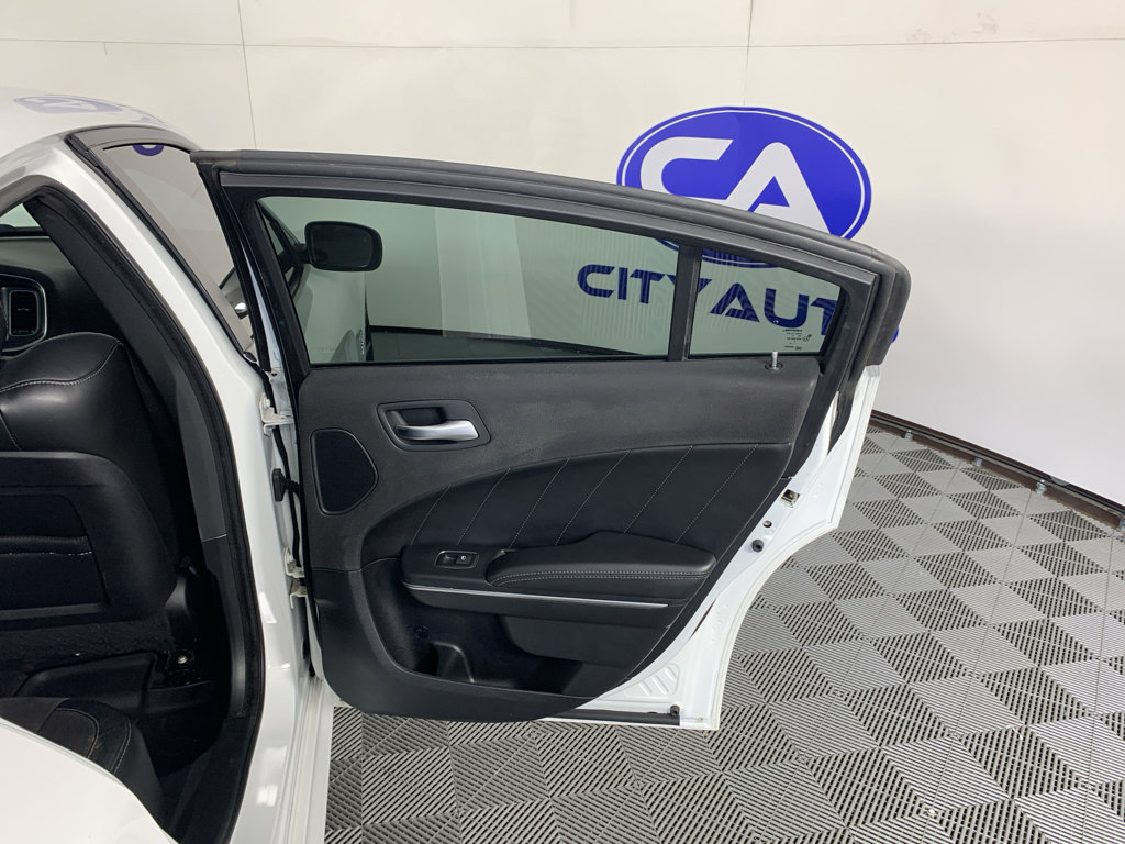 Used 2016 Dodge Charger R/T Scat Pack w/ Technology Group RWD image 35