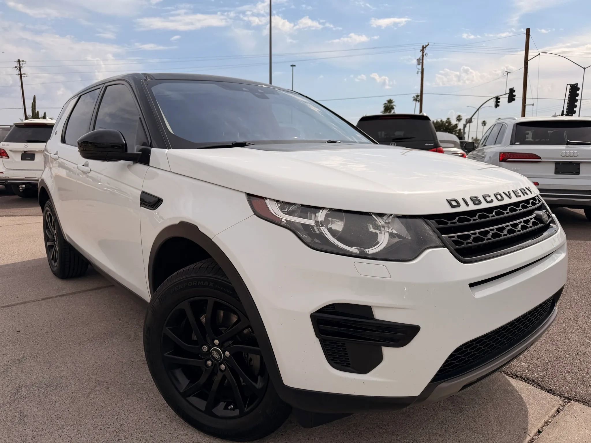 Used 2017 Land Rover Discovery Sport SE image 3