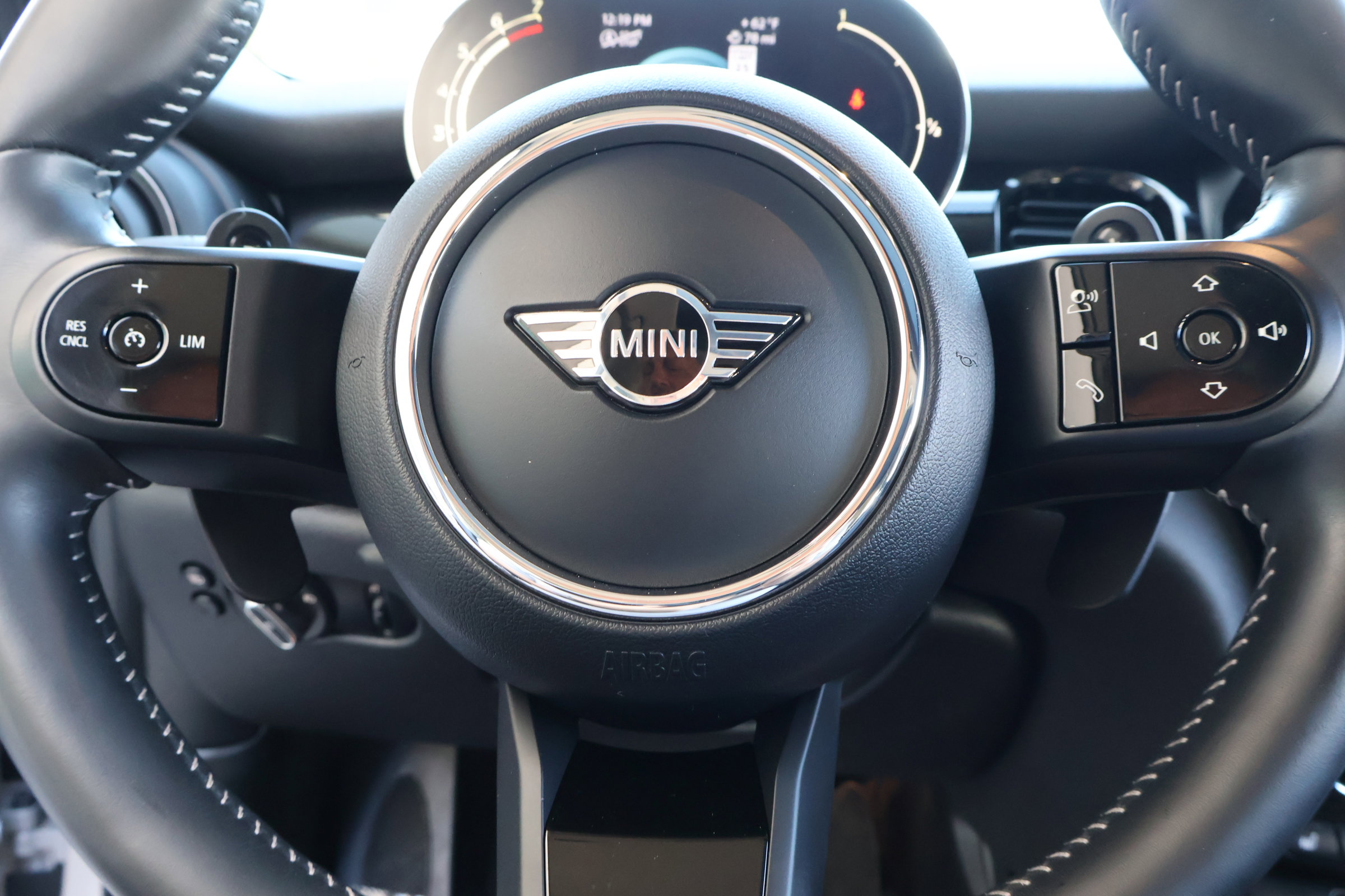 Used 2022 MINI Cooper S w/ Premium Package image 22