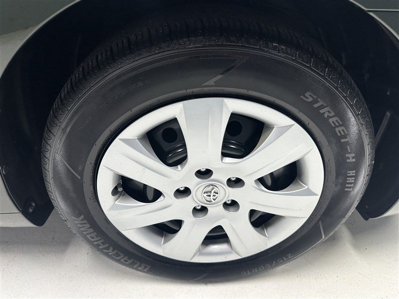 Used 2011 Toyota Camry LE FWD image 14
