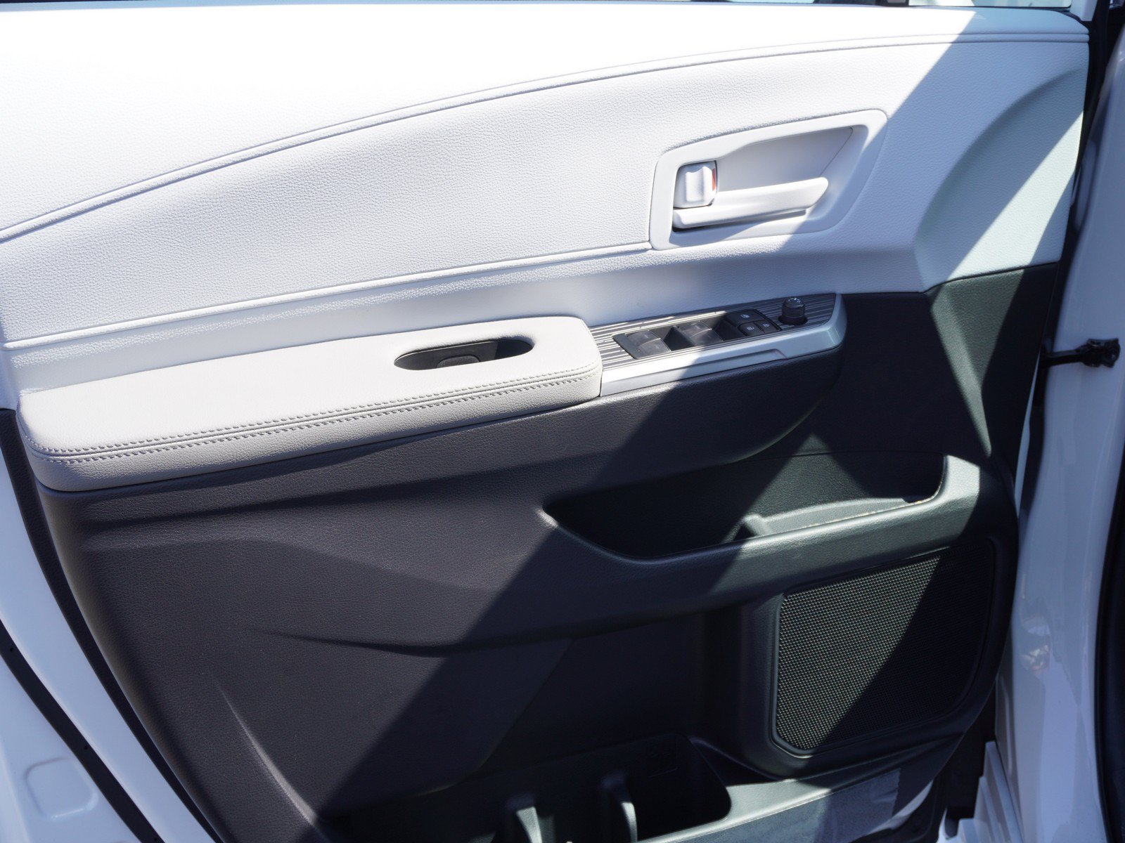 New 2026 Toyota Sienna LE FWD image 18