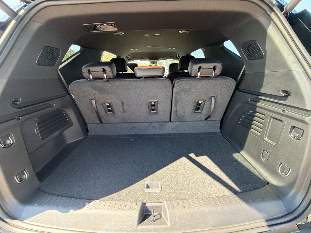 New 2027 Chevrolet Traverse Z71 w/ Enhanced Driving Package AWD/4WD image 31
