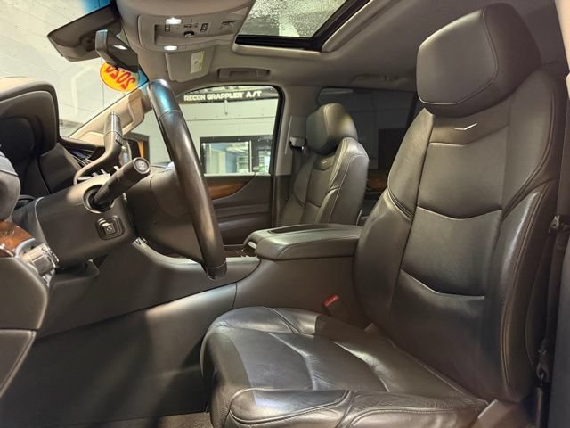 Used 2020 Cadillac Escalade Luxury w/ Escalade Sport Edition AWD/4WD image 9
