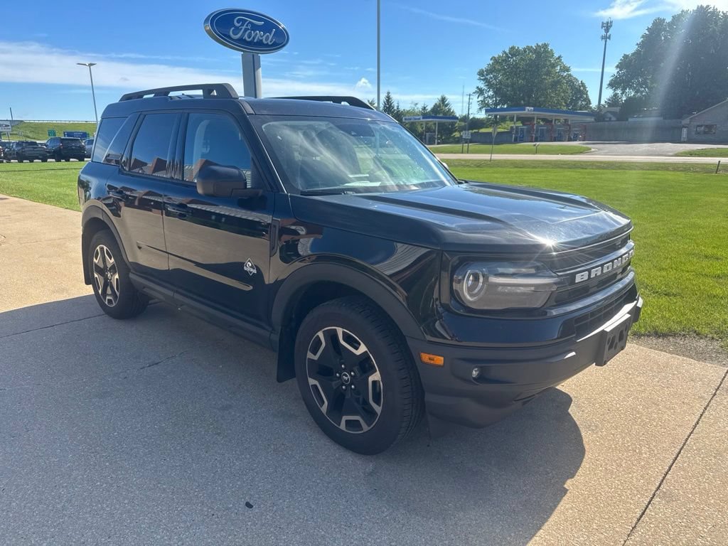 Used 2022 Ford Bronco Sport Outer Banks w/ Tech Package AWD/4WD image 2