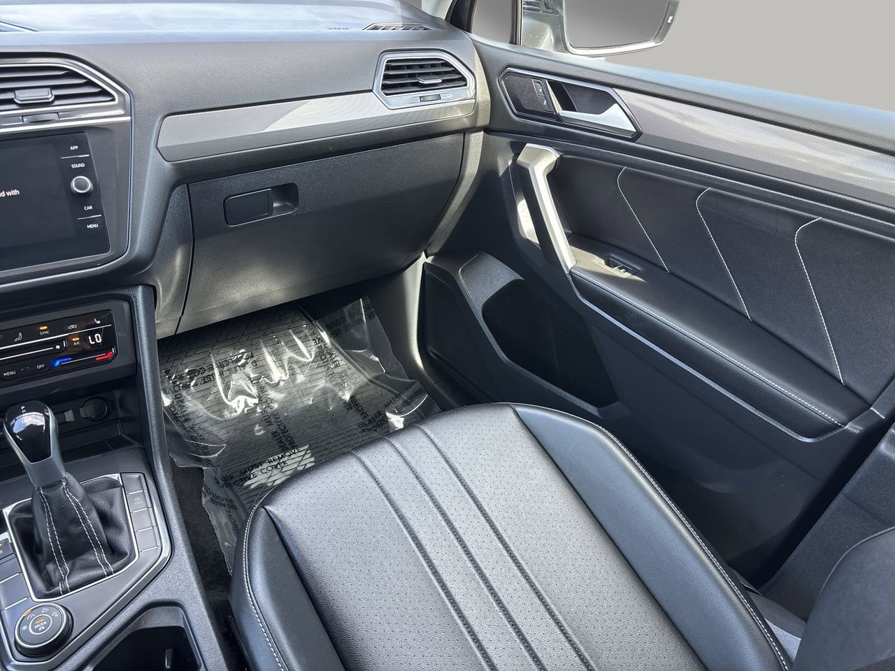 Used 2024 Volkswagen Tiguan SE image 16