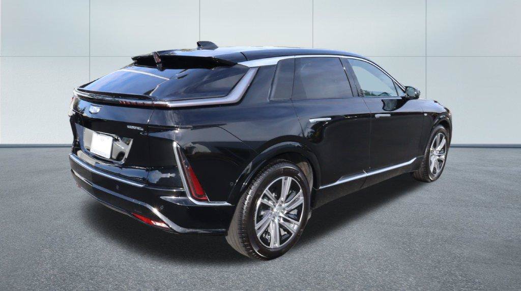 Certified 2024 Cadillac Lyriq Luxury AWD/4WD image 7