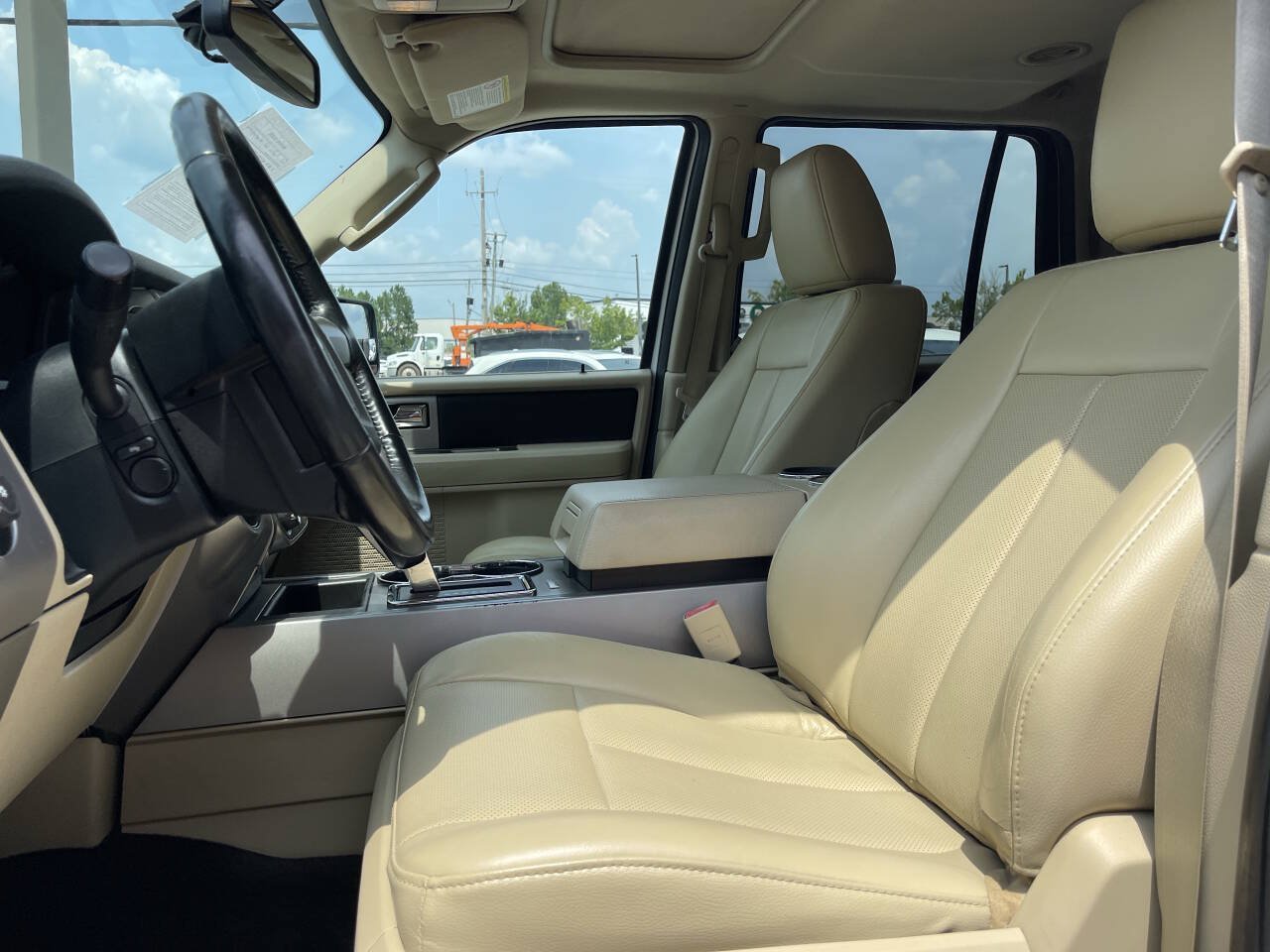 Used 2017 Ford Expedition Limited w/ Equipment Group 301A RWD image 11