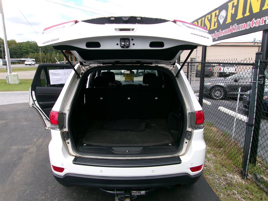 Used 2018 Jeep Grand Cherokee Laredo image 16