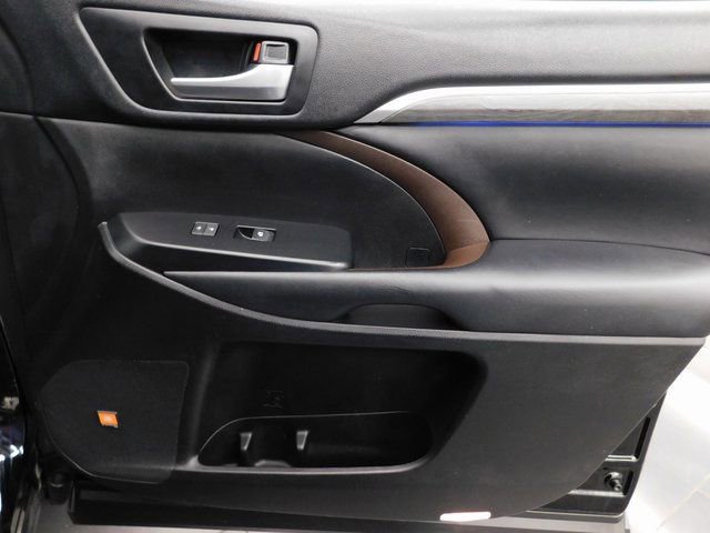Used 2018 Toyota Highlander Limited image 35