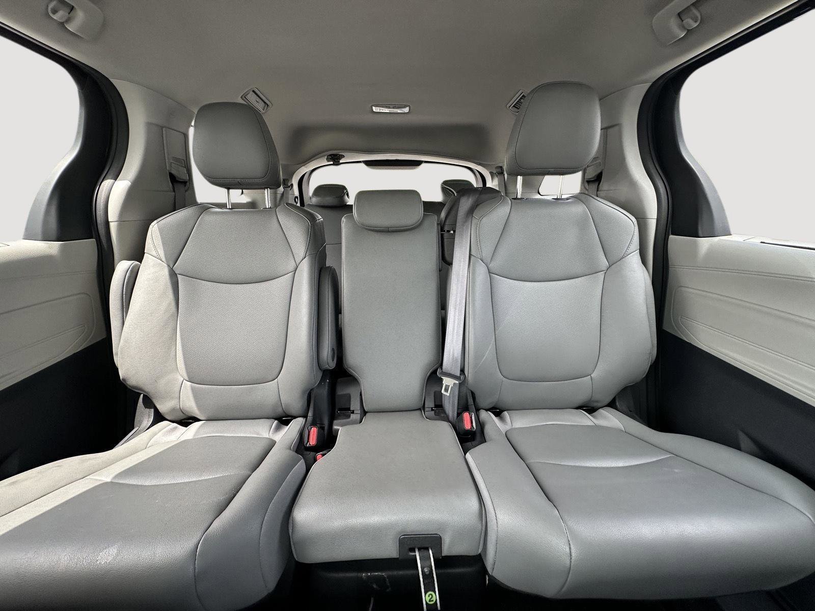 Certified 2024 Toyota Sienna XLE FWD image 13