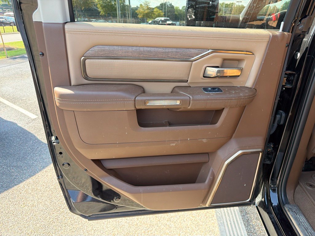Used 2024 RAM 3500 Limited AWD/4WD image 17