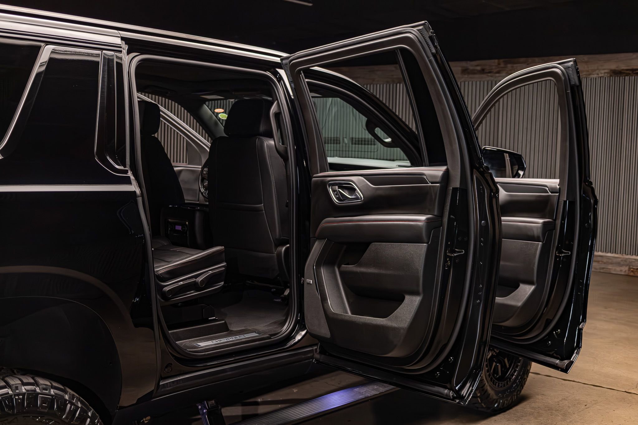 Used 2023 Chevrolet Suburban RST w/ Sport Performance Package image 30