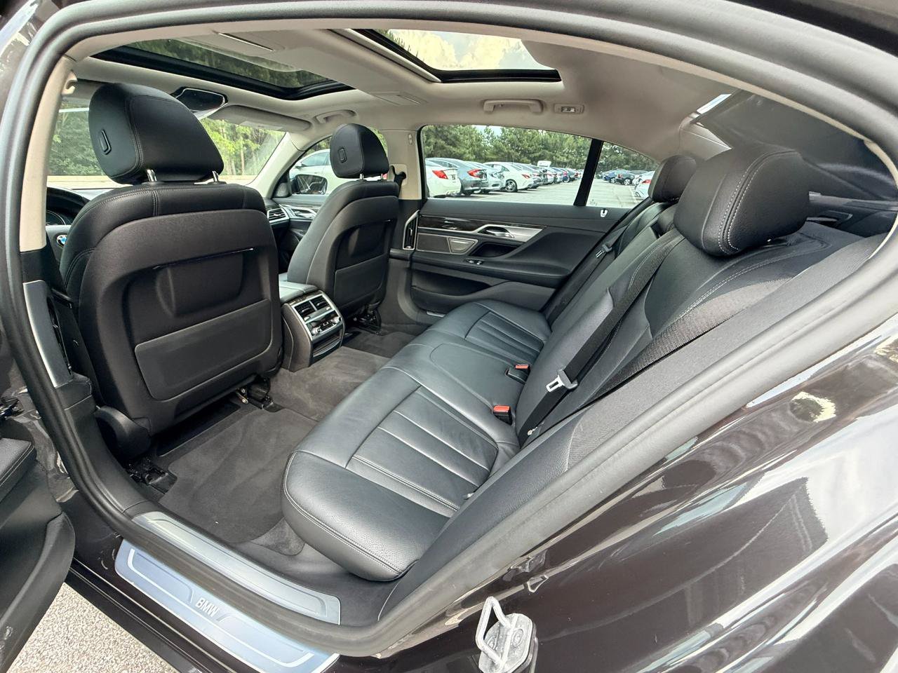 Used 2018 BMW 740i xDrive AWD/4WD image 10