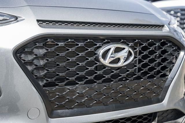 Used 2021 Hyundai Kona SE w/ Cargo Package image 12