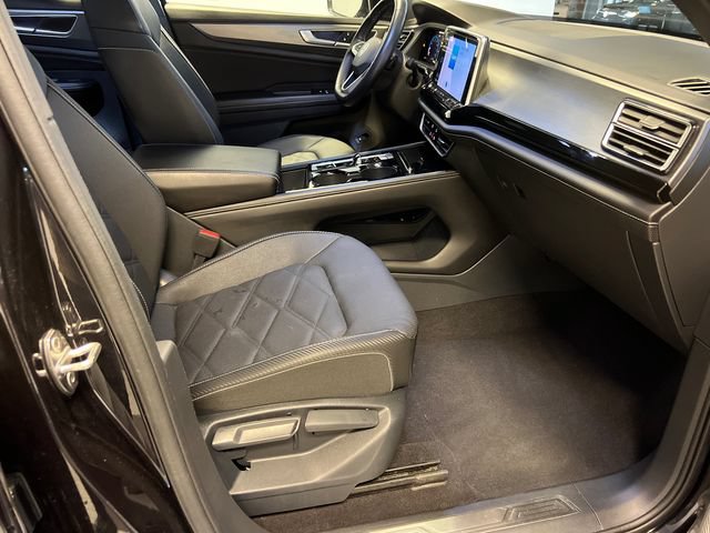 Certified 2024 Volkswagen Atlas Cross Sport SE FWD image 11