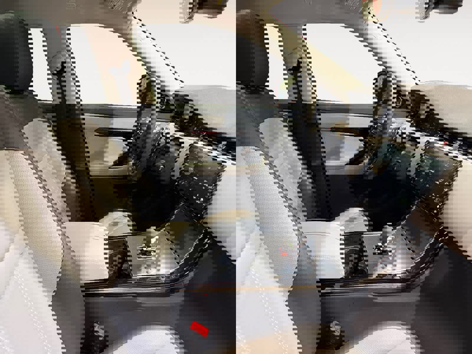 Used 2024 Land Rover Range Rover Evoque Dynamic SE image 15