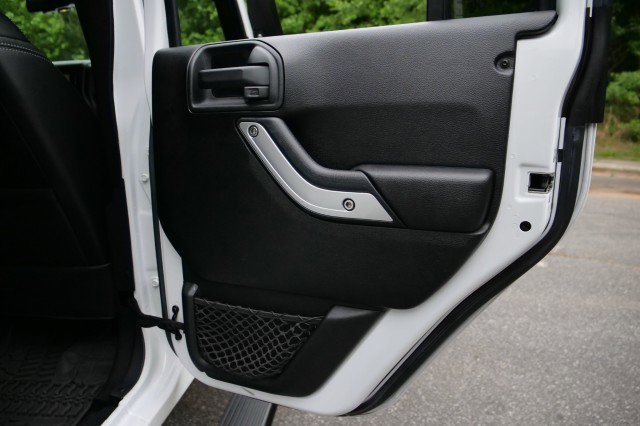 Used 2016 Jeep Wrangler Unlimited Rubicon AWD/4WD image 37