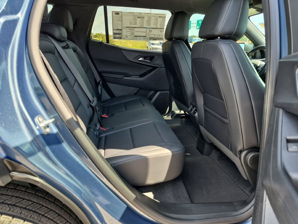 New 2027 Chevrolet Equinox LT w/ Convenience Package II FWD image 35