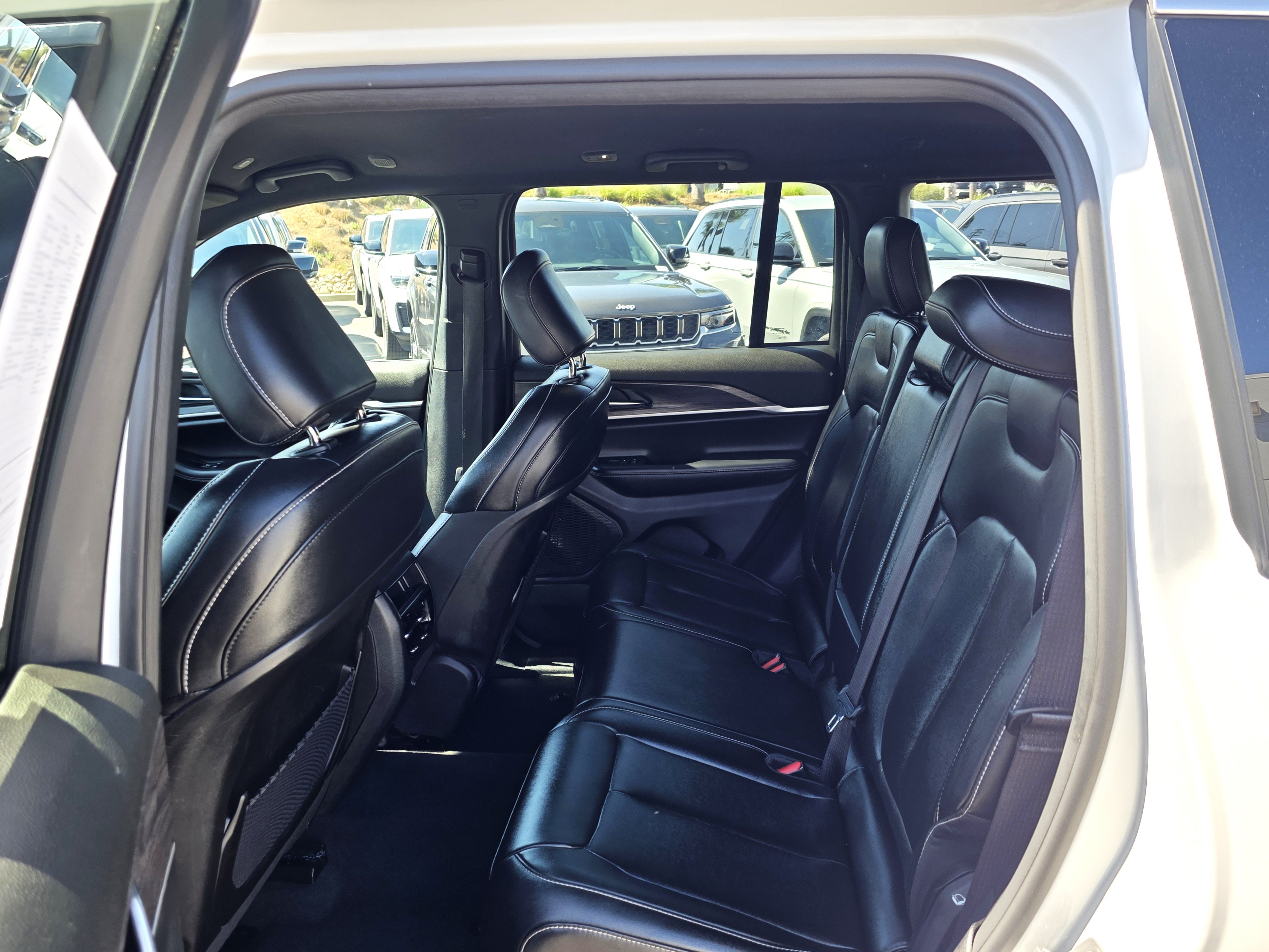Certified 2024 Jeep Grand Cherokee Limited RWD image 17