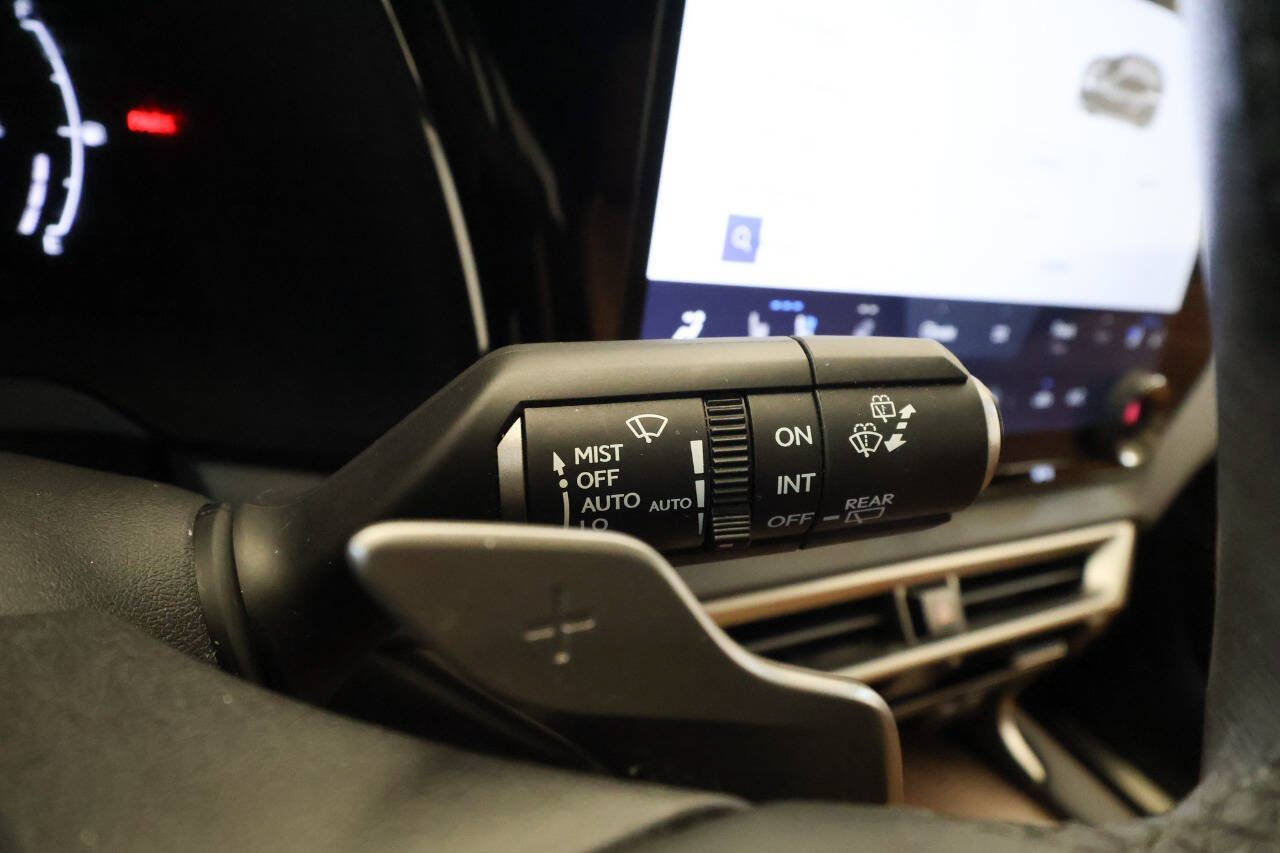 Used 2023 Lexus RX 350h w/ Cold Area Package AWD/4WD image 30